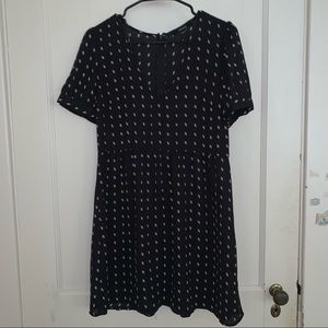 Forever 21 Black and White V Neck Dress